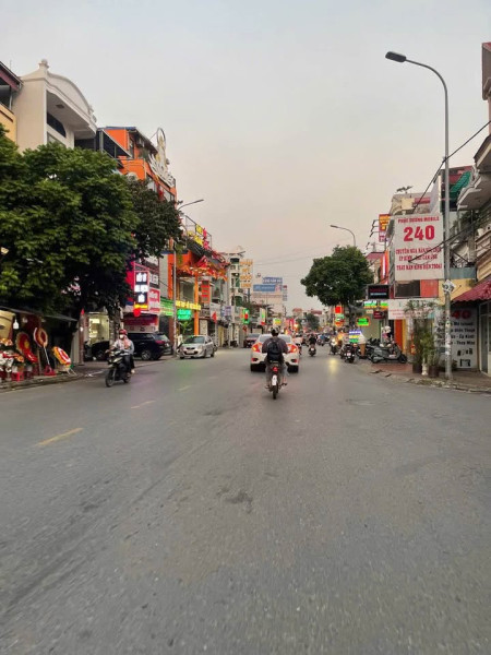 khách sạn 7 tầng mặt phố Ngô Gia Tự - HĐ thuê dài hạn gần 400 triệu/năm, 15 phòng , Chỉ 14.5 tỷ