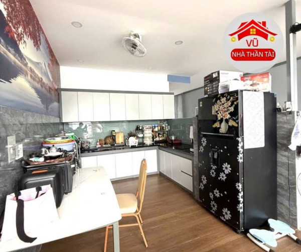 Bán Nhà Hoàng Diệu Q.4, 1 Trệt, 2 lầu, Cách MT Hoàng Diệu 20m, Giá Nhỉnh 3 Tỷ.