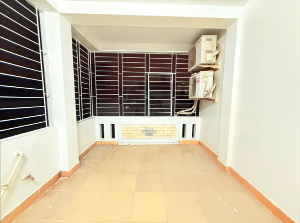 🏡 BÁN NHÀ ĐẸP 2 THOÁNG – LẠC LONG QUÂN, CẦU GIẤY  Diện tích: 38m² • 5 tầng • Mặt tiền 4m • Giá: 8