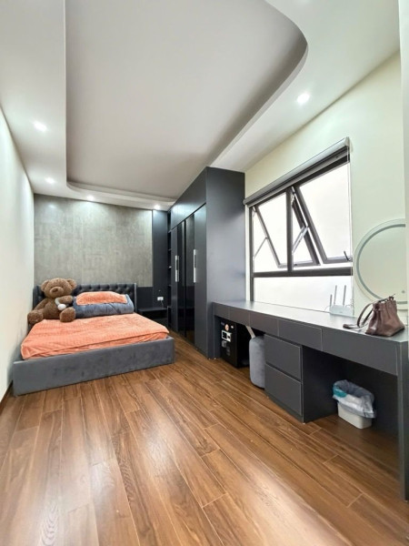 Chỉ hơn 10 tỷ nhà 47m x 4T ngõ 193 Bồ Đề, oto thông, qua nhà vào nhà, cách hồ chưa đến 100m.