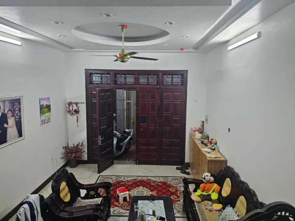BÁN NHÀ BÁT KHỐI LONG BIÊN DT 35M2 Ô TÔ GẦN VÀI PHÚT SANG PHỐ TIỆN ÍCH