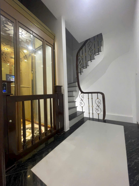 Bán nhà 36m2, tại Lò Đúc, 11-12  tỉ, Nhà đẹp, hướng Nam, 5 tầng thang máy