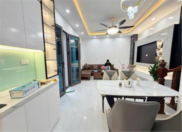 Nhà đẹp Q.Thanh Xuân, 40m2, 4 tầng, MT 3.8m, ngõ nông, gần phố. Nhà mới, ở ngay. Giá: 11 tỷ