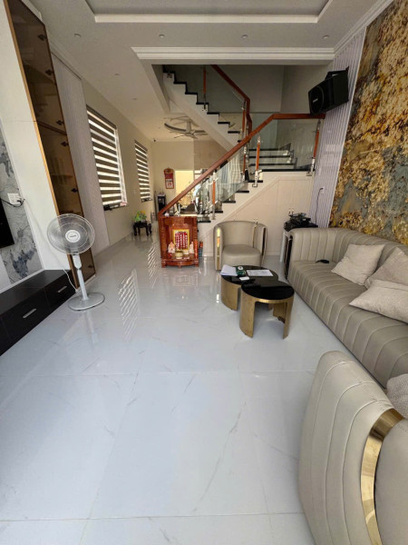 NHÀ 4 TẦNG MẶT TIỀN ĐƯỜNG KINH DOANH - P. PHƯỚC LONG A. DT: 93M2. GIÁ 13.5 TỶ Mô tả:  + Vị trí đẹp,