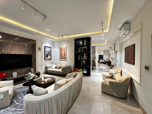 Bán nhà mặt phố Khuất Duy Tiến 100m2*7T, 8m MT, Kinh doanh, Văn phòng
