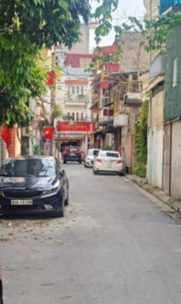 Bán đất Việt Hưng, 45m2, MT 4m, lô góc, ô tô tránh