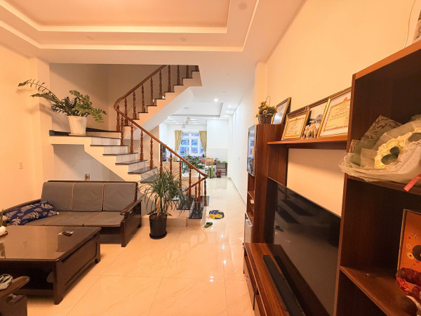 Cho thuê nhà nguyên căn 6 phòng Hoàng Hoa Thám, phường 10, Đà Lạt