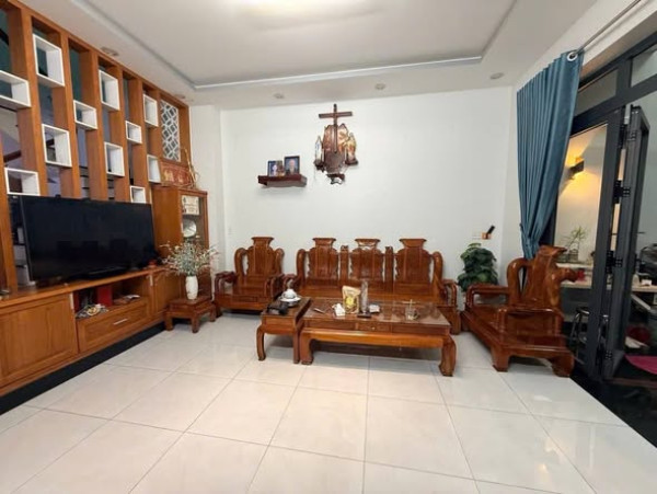 + BÁN NHÀ VƯỜN LÀI QUẬN 12
+ Dt : 4.6m x 37m 172m2
+ Kc : 2 tầng 4 Pn 3vs
+ Giá : 11.8 Tỷ