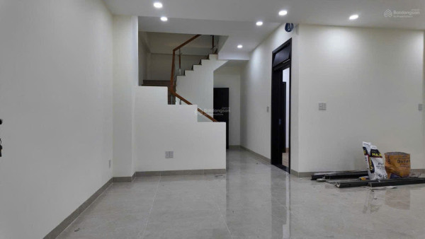 Bán Nhà 3 tầng Nguyễn Thiện Thuật sát chợ Đêm * Cách biển Trần Phú : 250m *
-Giá : 12 tỷ - LH: