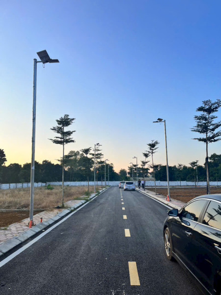 Metro đến đâu, giá đất thay đổi đến đó.
Em đang có lô đất ngay Ga Metro 05 đối diện cổng số 2 mặt