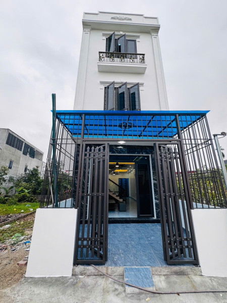 NHÀ 3 TẦNG ĐỘC LẬP – OTO ĐỖ CỬA – GIÁ CHỈ 2 TỶ HƠN