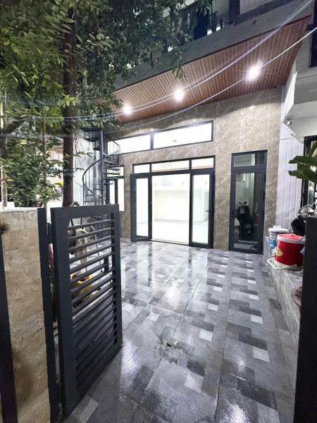 Bán nhà Q10 Cách mạng tháng 8 ngang 6m 4 tầng 95m2: 8,9 tỷ. Trí 0967638168