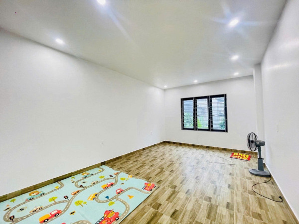 NHÀ CỰC ĐẸP GẦN NGÃ 3 SỞ DẦU Ô TÔ ĐỖ CỬA