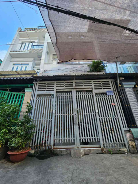 Nhà tỉnh lộ 10 - 71m2 , đường xe tải vi vu   Nở hậu tài lộc. Chỉ 4ty6 có ngay căn nhà 2 tầng