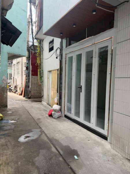 BÁN NHÀ GIÁ RẺ LÝ THÁI TỔ, QUẬN 10 - HẺM BA GÁC – 3 TẦNG MỚI ĐẸP – 3PN- 13M2– CHỈ NHỈNH HƠN 3 TỶ.