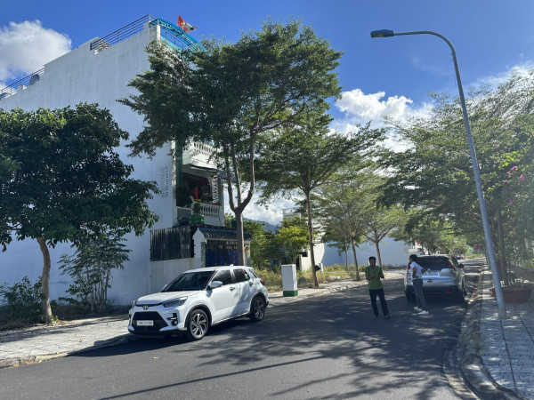 Bán lô đất đẹp Diên Sơn ngang 10m 
Diện tích : 220m2 Giá : 1ty9 lh e