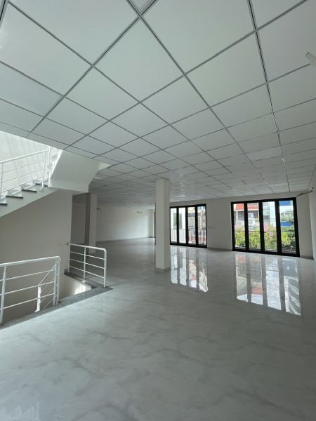 cho thuê nhà mặt tiền nguyên căn đường lê đinh thám giao duy tân 3 tầng dt 600 m2