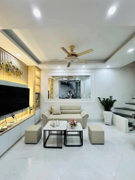 CẦN BÁN NHÀ TẠI TRUNG TÂM CẦU GIẤY , 30 M2, 5T, 7.65 TỶ, NHÀ ĐẸP, Ở NGAY, FULL NỘI THẤT