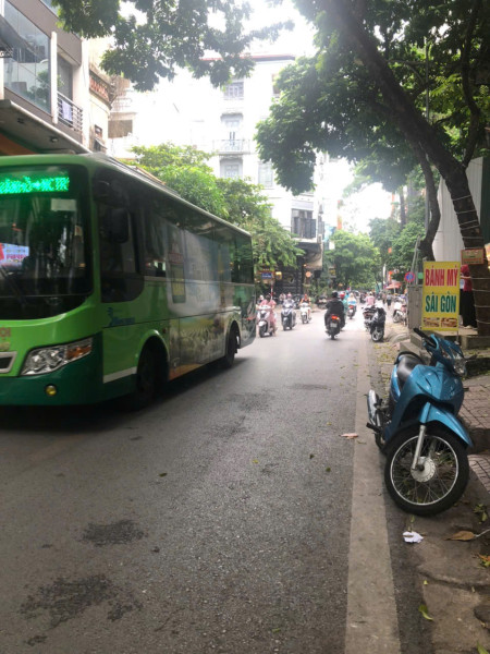 Bán nhà Mặt phố VIP Trần Quang Diệu, Đống Đa, Vỉa hè rộng. Ô tô tránh. Kinh doanh vô đối