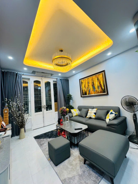 Bán nhà dân Phố Phạm Ngọc Thạch , 5 tầng 40m2 , ô tô đỗ cửa , ô chờ thang máy - giá 15 tỷ