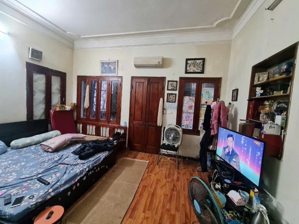 30m ra Phố Nguyễn Trãi, Lô Góc, Đối Diện Trường ĐH, 40m2, MT 5.1m, 7.5 Tỷ.